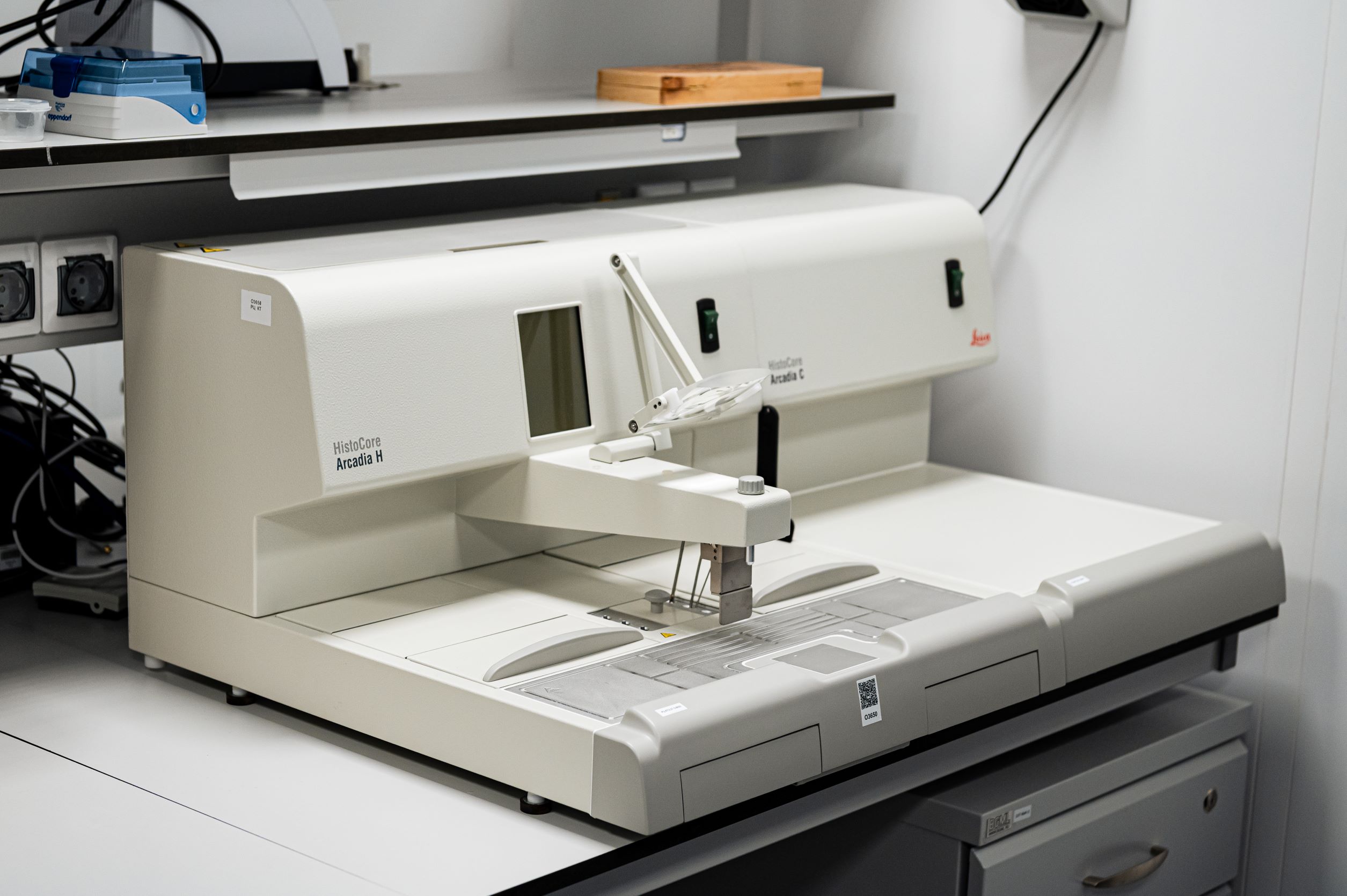 Станция заливки гистологических образцов HistoCore Arcadia (Leica)